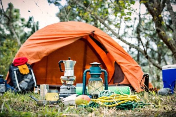 Quels sont les meilleurs équipements à avoir pour optimiser un camping ?